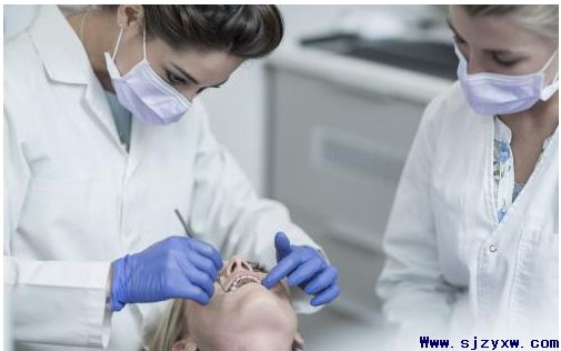 口腔修复工艺和口腔护理哪个升学口腔医学大专好？